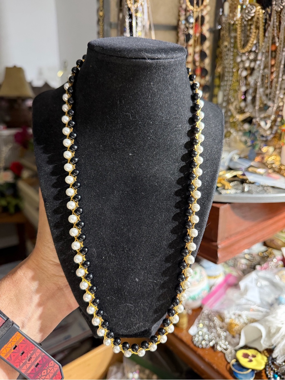 vintage Korea Gold Tone woven Faux Pearls Black beaded necklace 22”
